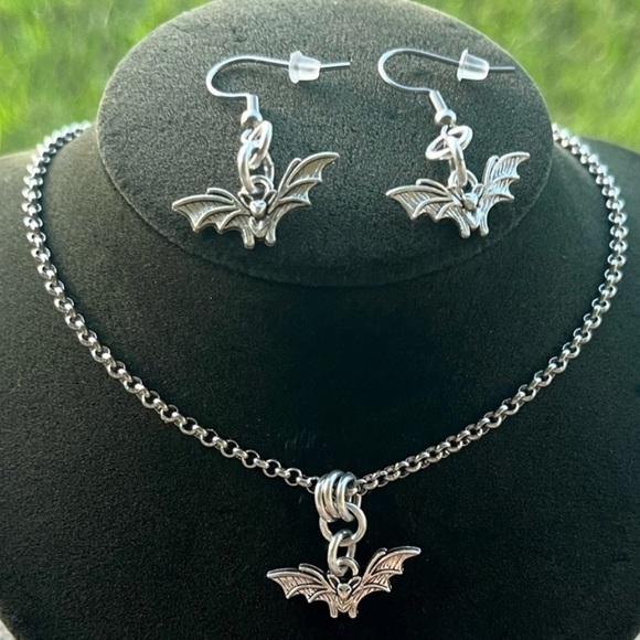 Bat vampire set earrings necklace goth halloween silver plated & stainless steel - Picture 2 of 15